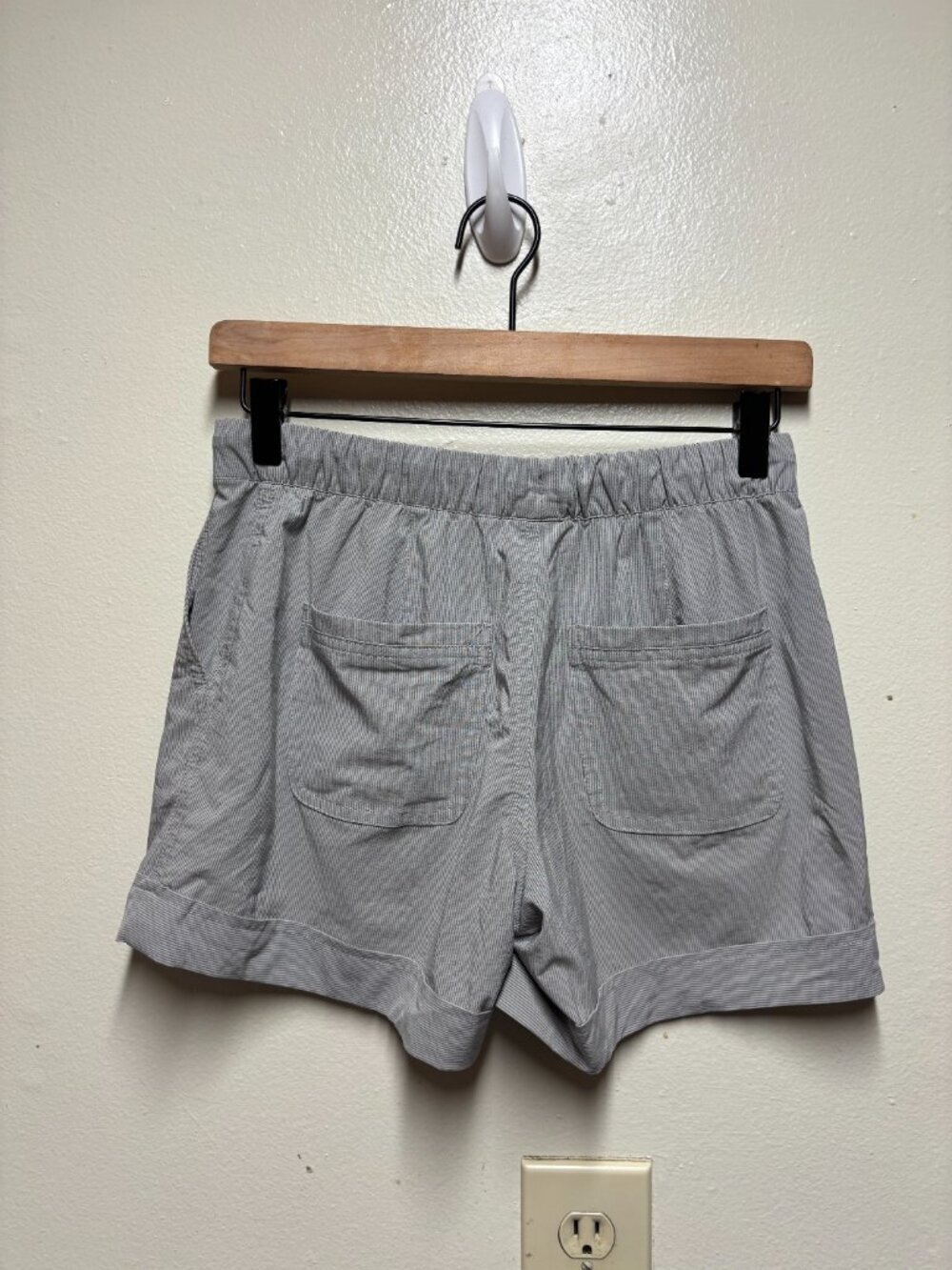 Athleta beachside stripe drawstring shorts in grey and white stripe womens xs - Picture 5 of 7